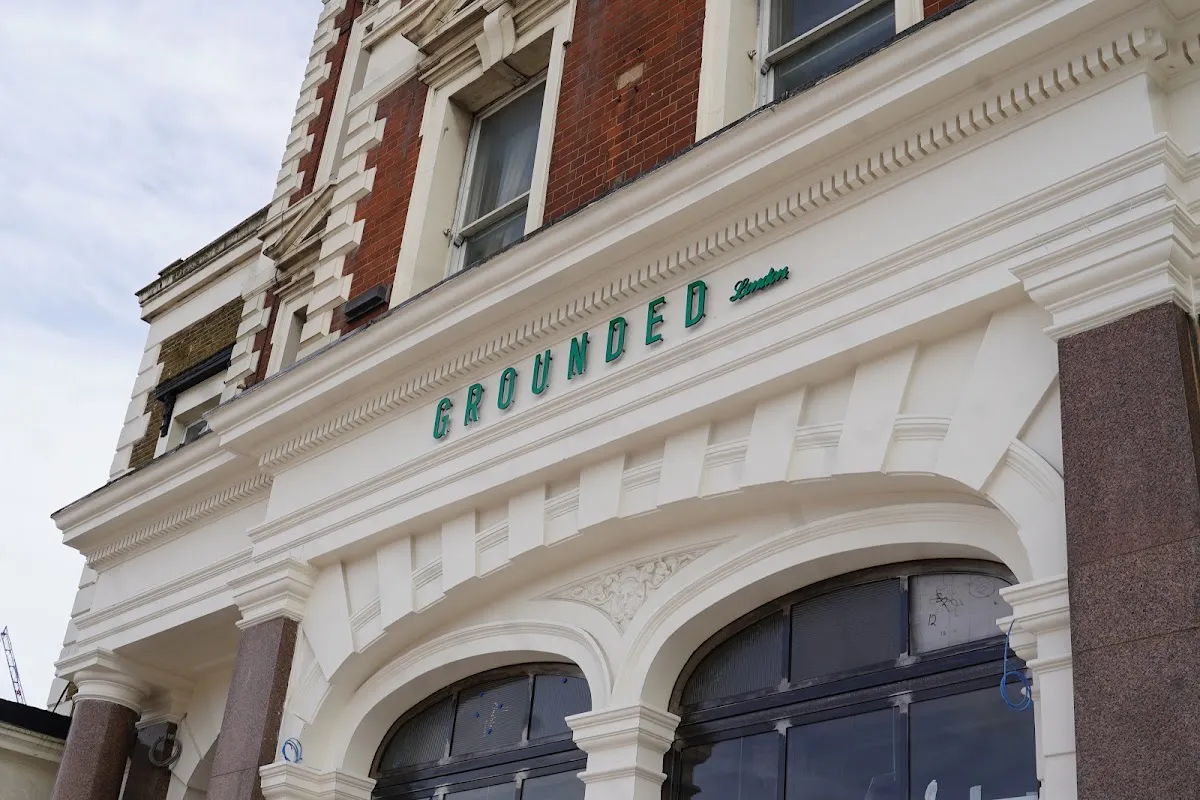 BookNoFees: Kafe – Grounded – London – Yerle bağlantılı, fotoğraf 1