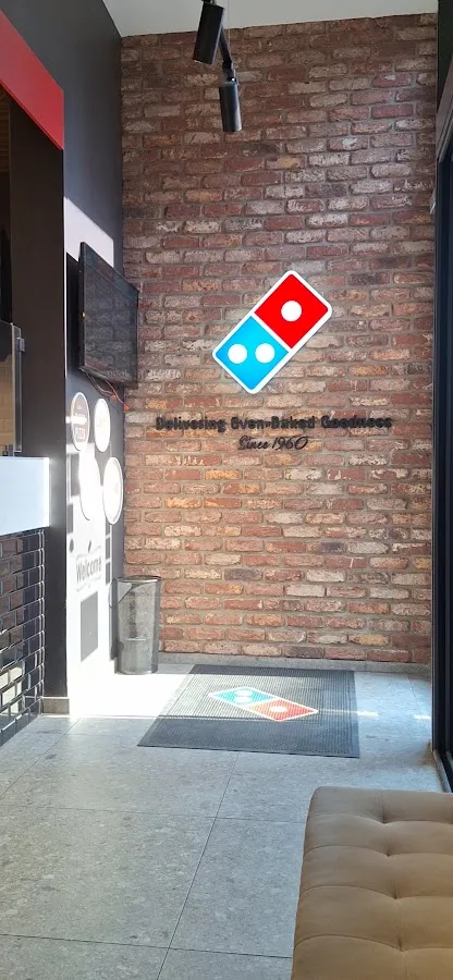 BookNoFees: Atıştırmalık büfesi – Domino's – Zagreb – Domino's, fotoğraf 2