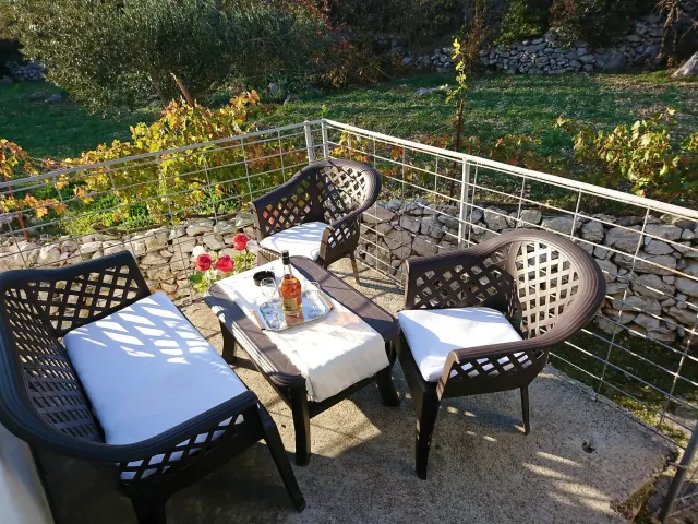 BookNoFees: Kırsalda huzurlu bir tatil için yenilenmiş taş ev – Vučevica, Klis, Split