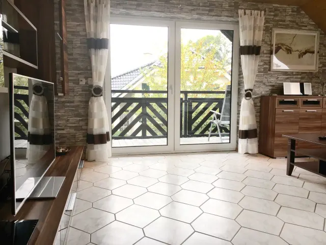 BookNoFees: Balve'de balkonlu, şömineli ve küvetli WaldLoft – Balve