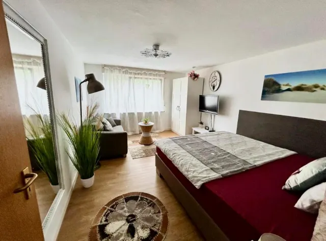 BookNoFees: Ayrı girişi ve bahçe manzarası olan sakin bir daire – Karlsruhe