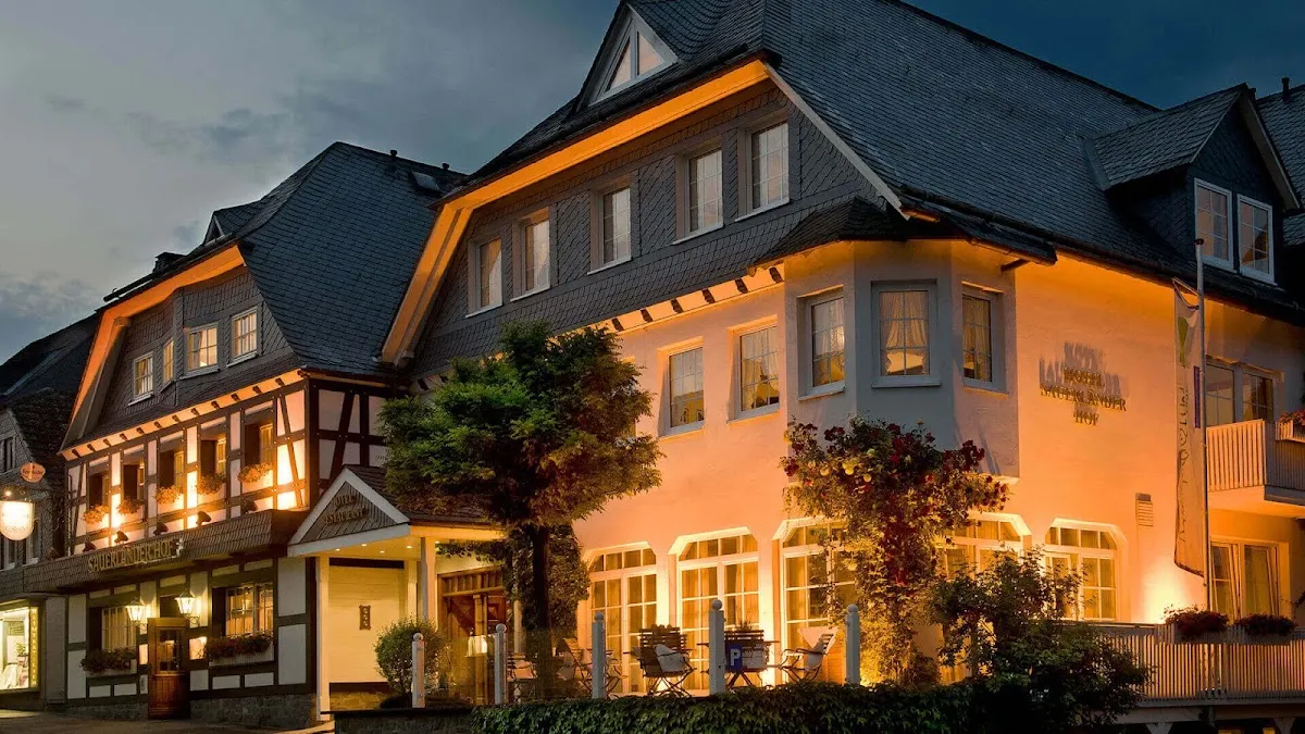 BookNoFees: Restoran – Sauerländer Hof – Hallenberg – Sauerländer Hof, fotoğraf 1