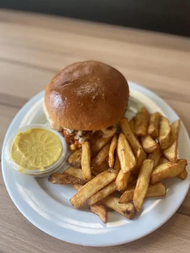 BookNoFees: Atıştırmalık büfesi – Bigger Snack World – Bratislava – Daha Büyük Atıştırmalık Dünyası, fotoğraf 2