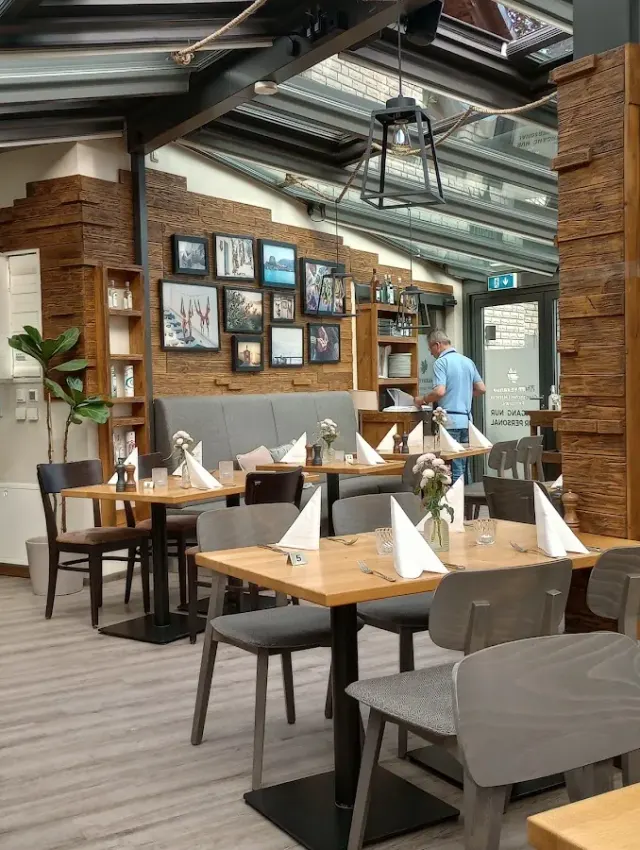 BookNoFees: Restoran – Ahorn-Veranda – Neuenrade – Akçaağaç Veranda, fotoğraf 3