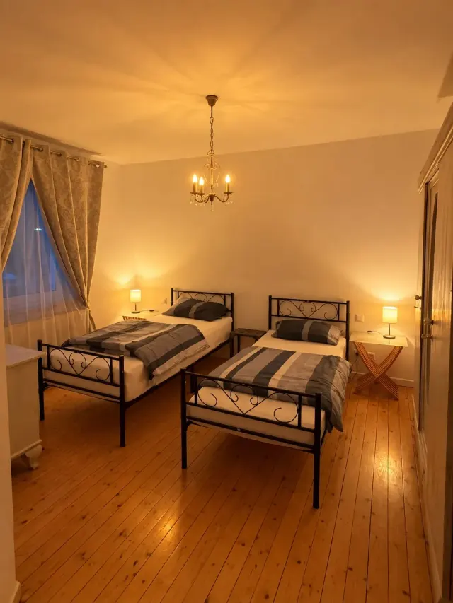 BookNoFees tatil evi: Sundern – Park yeri bulunan, bakımlı bir dairede sessiz bir oda
