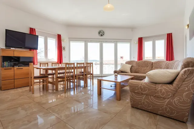 BookNoFees: Deniz manzaralı, büyük gruplar için uygun mimari villa ve plajda ücretsiz şezlonglar – Medulin