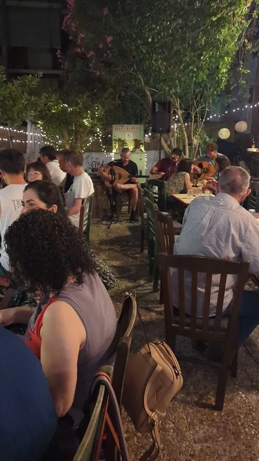 BookNoFees: Restoran – BeeRaki – Athens – Bira rafı, fotoğraf 3