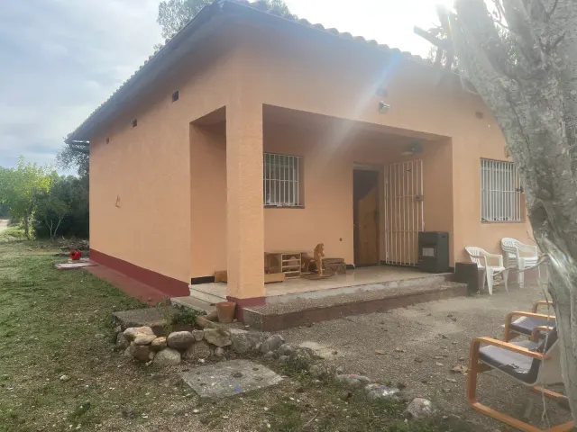 BookNoFees: Bahçeli ve şömineli sakin bir misafir evi – Horta De Sant Joan