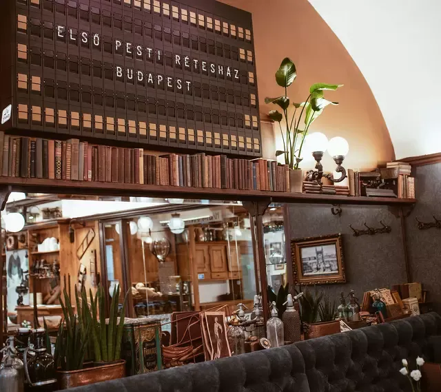 BookNoFees: Restoran – Első Pesti Rétesház – Budapest – İlk Pesti Rétesház, fotoğraf 1