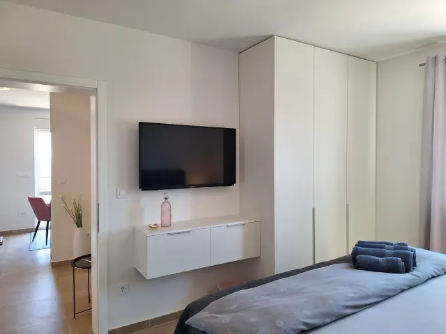 BookNoFees: Muhteşem panoramik deniz manzaralı çatı katı dairesi – Vodice