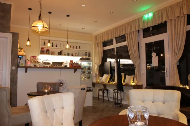 BookNoFees: Kafe – Babinec – Bratislava – Kadınlar Kulübü, fotoğraf 3