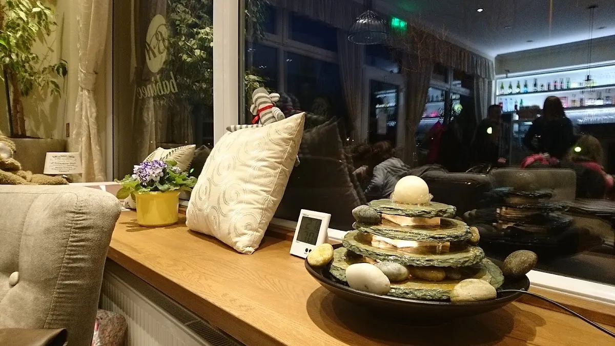 BookNoFees: Kafe – Babinec – Bratislava – Kadınlar Kulübü, fotoğraf 1