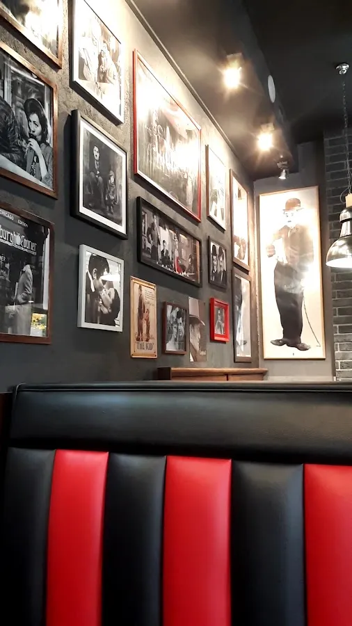 BookNoFees: Restoran – Chicago's Pizza – Warsaw – Chicago'nun Pizzası, fotoğraf 3