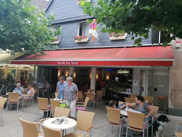 BookNoFees: Eiscafé Dolomiti, Menden