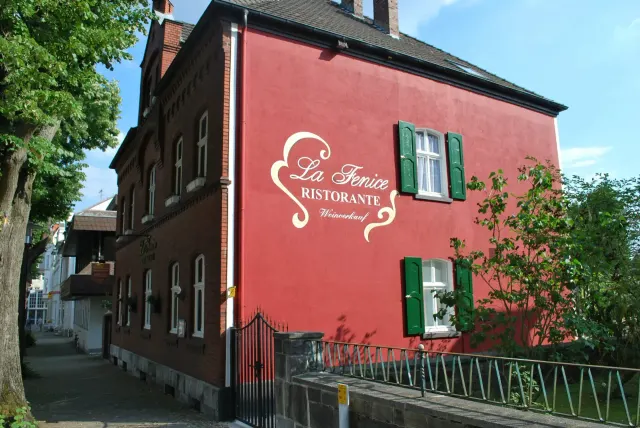 BookNoFees: Restoran – Ristorante La Fenice – Arnsberg-Neheim – La Fenice Restoranı, fotoğraf 2