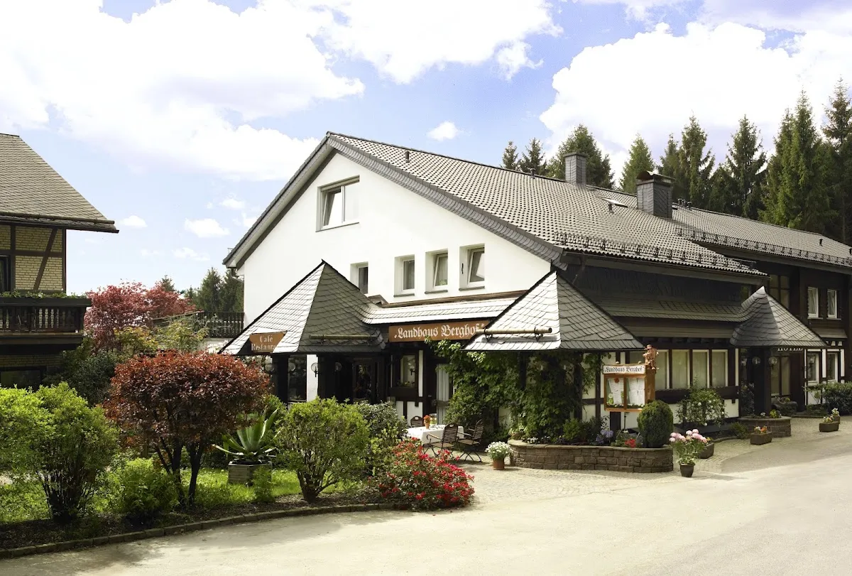BookNoFees: Restoran – Landhaus Berghof Restaurant und Café – Wenden – Berghof Kır Evi Restoran ve Kafe, fotoğraf 1