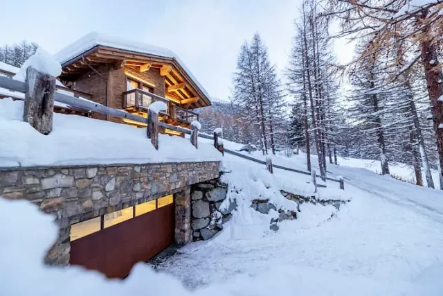 BookNoFees: Ahşap yapılı sakin bir villa – Moritz
