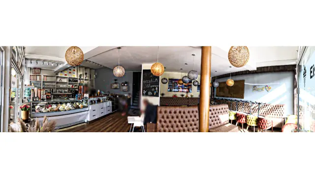 BookNoFees: Ankays Eiscafé, Freudenberg