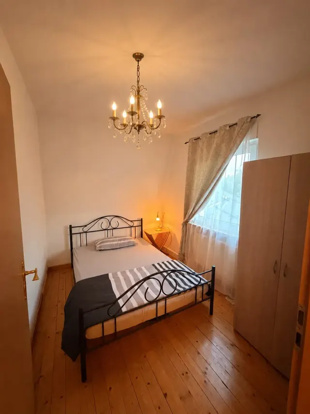 BookNoFees tatil evi: Sundern – Bahçe ve orman manzaralı sakin bir oda