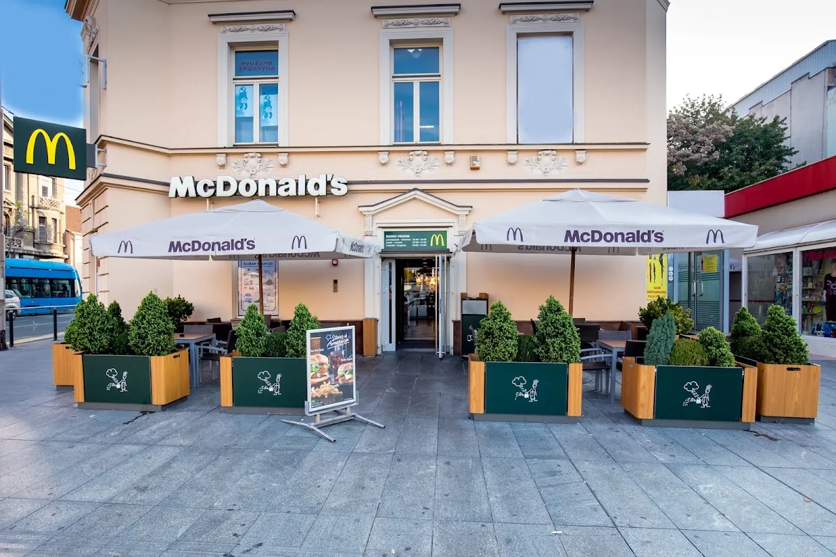 BookNoFees: Atıştırmalık büfesi – McDonald's – Zagreb – McDonald's, fotoğraf 1