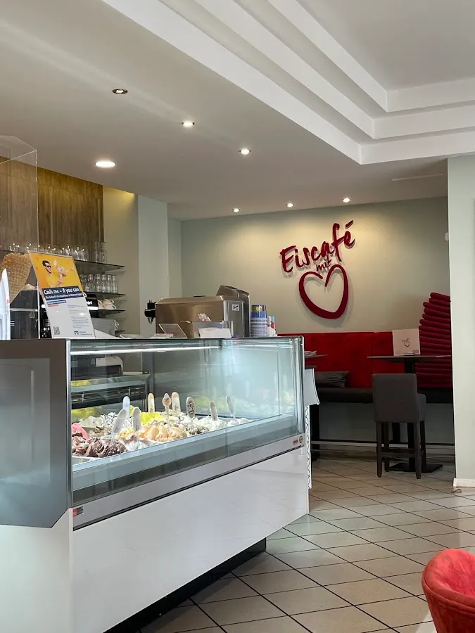 BookNoFees: Restoran – Eiscafé mit Herz – Meinerzhagen – Samimi bir dondurma salonu, fotoğraf 1
