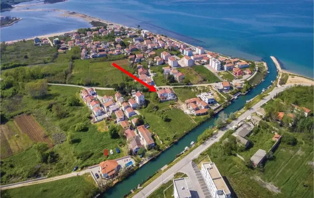 BookNoFees: Üstü kapalı bir girişi ve bir asma bulunan huzurlu bir stüdyo daire – Nin