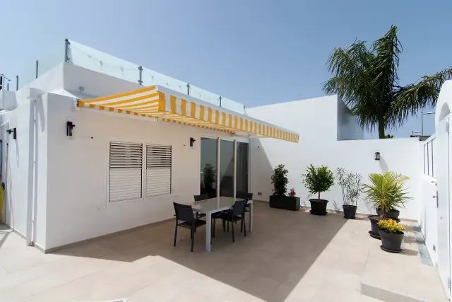 BookNoFees: Casa Kriki: Holycan kompleksinde çatı teraslı seçkin bir bungalov – Playa Del Ingles