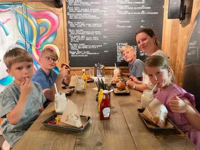 BookNoFees: Restoran – Burger Joint – Oslo – Burger Joint, fotoğraf 2