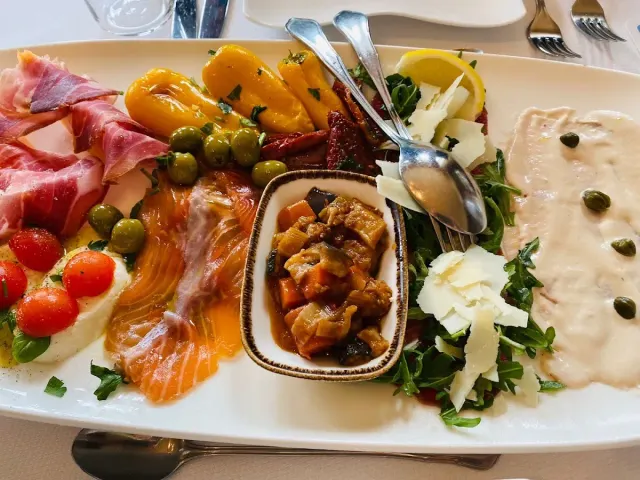 BookNoFees: Restoran – Hotel Il Duomo – Olpe – Il Duomo Oteli, fotoğraf 2