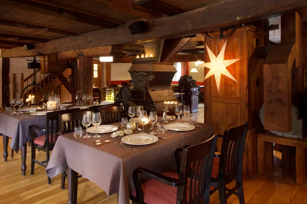 BookNoFees: Restoran – Almer Schlossmühle – Brilon – Almer Şato Değirmeni, fotoğraf 1