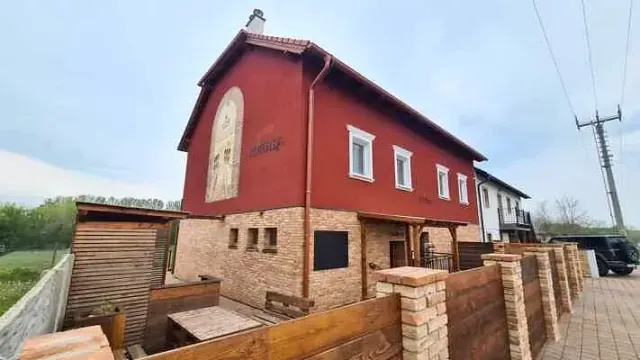 BookNoFees tatil evi: Jevišovka – Şarap mahzeni bulunan sakin ve şık bir ev