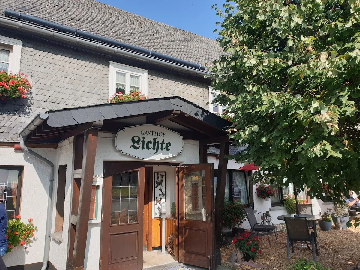 BookNoFees: Restoran – GastHof Lichte – Medebach – Lichte Konukevi, fotoğraf 1