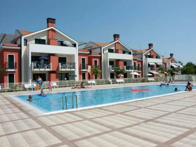 BookNoFees: Havuzlu, sakin bir site içinde yer alan ferah daire – Cavallino-Treporti