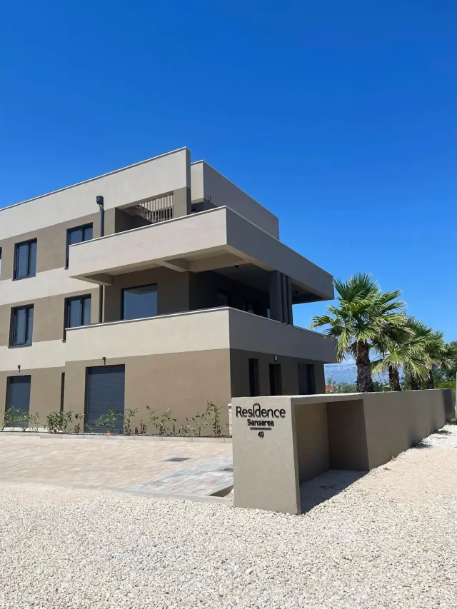BookNoFees: Terası ve park yeri bulunan, yeni yenilenmiş daire – Privlaka