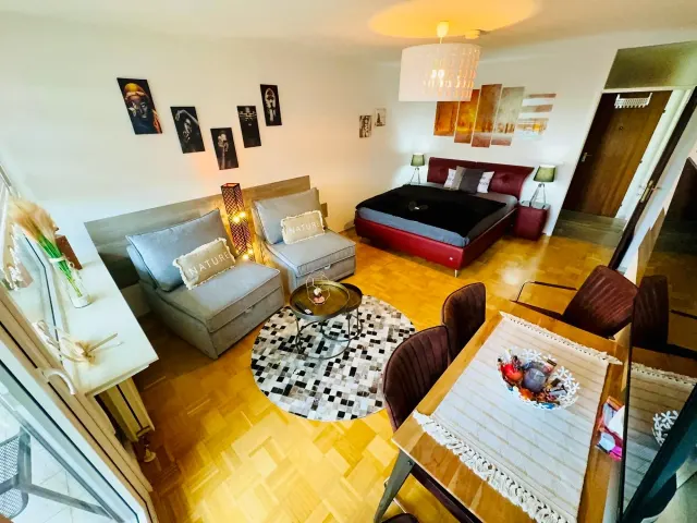 BookNoFees: Balkonlu ve çocuk oyun alanı bulunan sakin bir tatil dairesi – Ettlingen