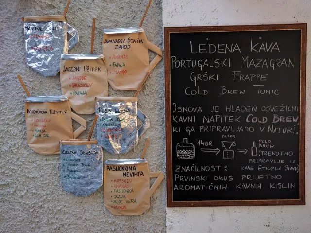 BookNoFees: Kafe – Kavarna Natura – Ljubljana – Natura Kafe, fotoğraf 2