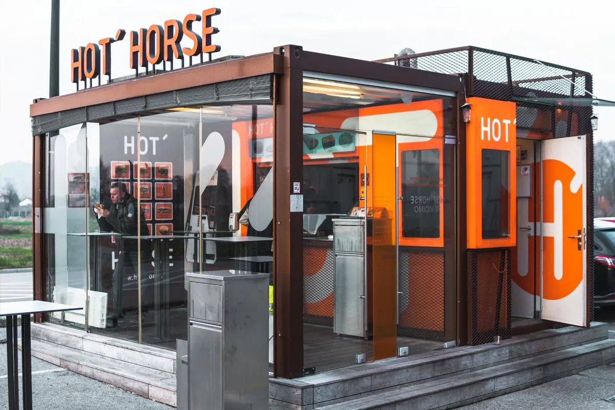 BookNoFees: Atıştırmalık büfesi – Hot Horse RUDNIK – Ljubljana – Hot Horse MADENİ, fotoğraf 1