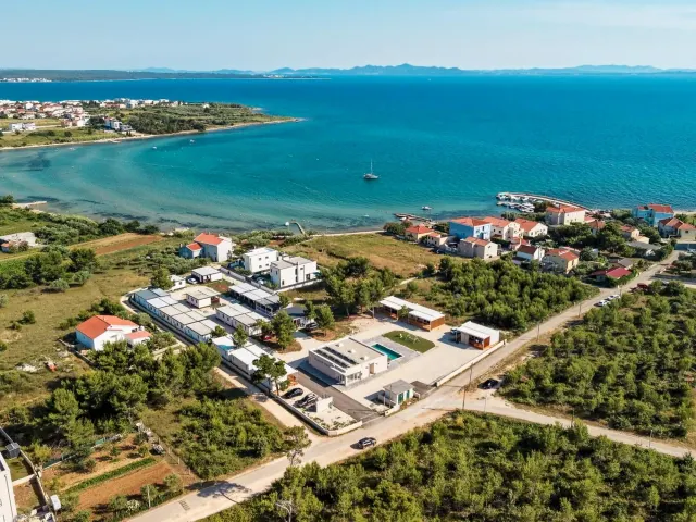 BookNoFees: Deniz Yakınında Havuzlu Mobil Ev – Privlaka