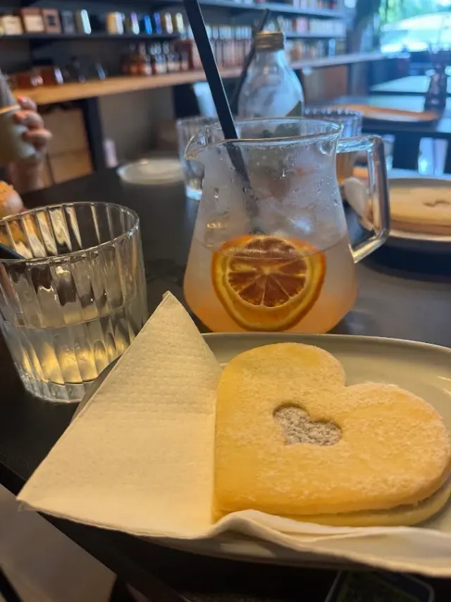 BookNoFees: Kafe – KOFI – Bratislava – Kahve, fotoğraf 2