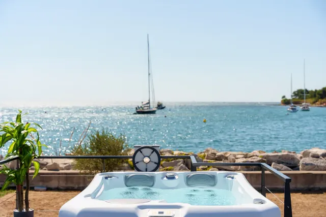 BookNoFees: Luxury Sea House Pearl Infinity – Novigrad’da seçkin bir yüzen ev – Novigrad