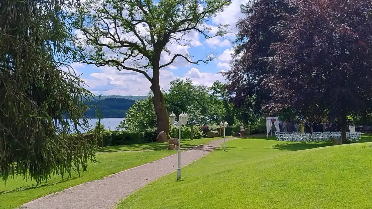 BookNoFees: Restoran – Haus Delecke – Möhnesee-Delecke – Delecke Evi, fotoğraf 1