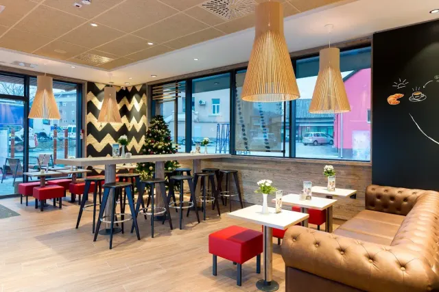 BookNoFees: McDonald's, Zagreb