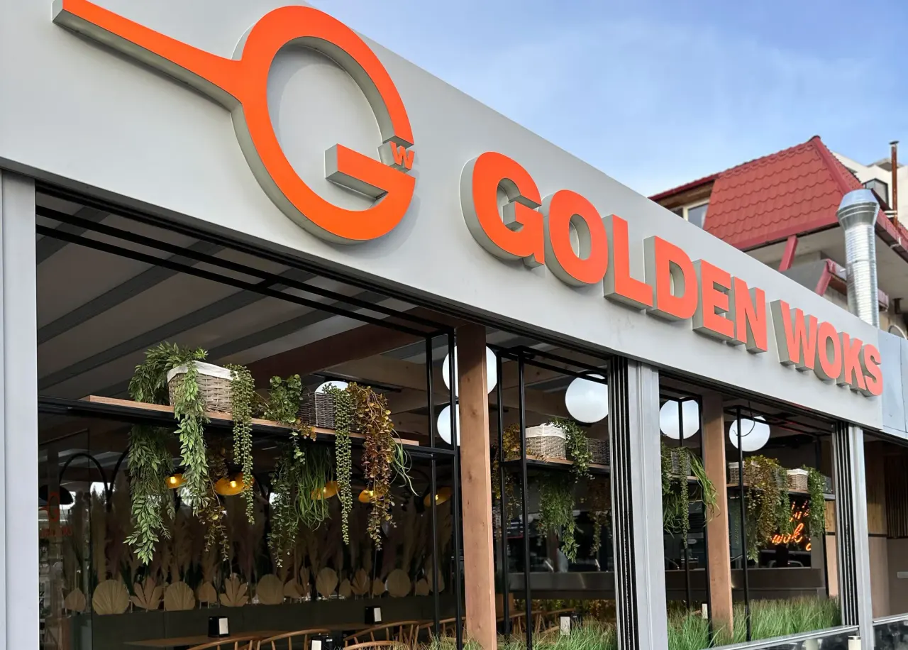 BookNoFees: Restoran – Golden Woks – Bucharest – Altın Woklar, fotoğraf 1