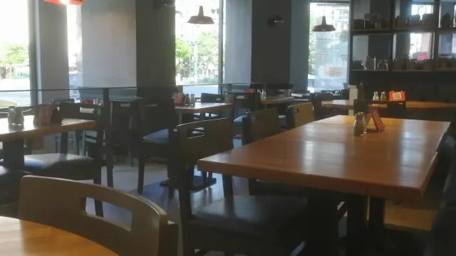 BookNoFees: Restoran – Pizza Hut – Bucharest – Pizza Hut, fotoğraf 2