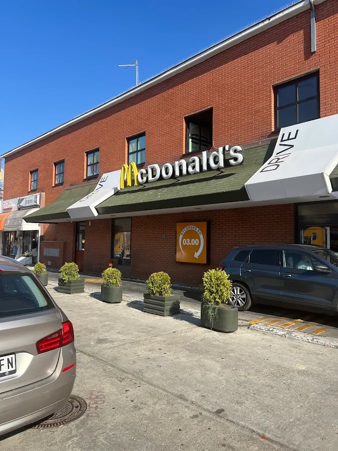 BookNoFees: Atıştırmalık büfesi – McDonald's – Belgrade – McDonald's, fotoğraf 1