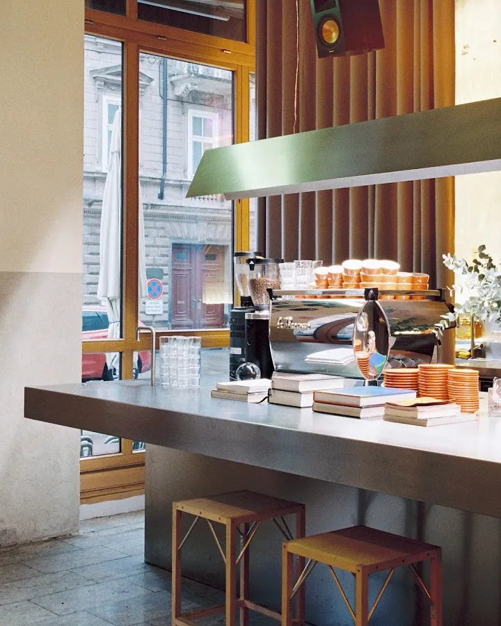 BookNoFees: Kafe – TOZD – Ljubljana – Tozd, fotoğraf 1