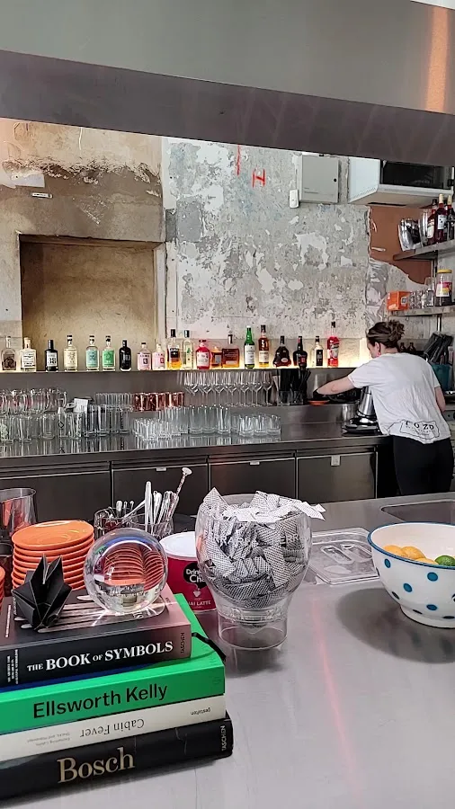 BookNoFees: Kafe – TOZD – Ljubljana – Tozd, fotoğraf 3