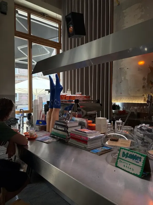 BookNoFees: Kafe – TOZD – Ljubljana – Tozd, fotoğraf 2
