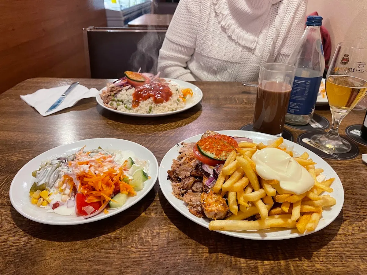 BookNoFees: Restoran – Gaststätte Lesvos Grill – Sundern – Lesvos Grill Restoranı, fotoğraf 1