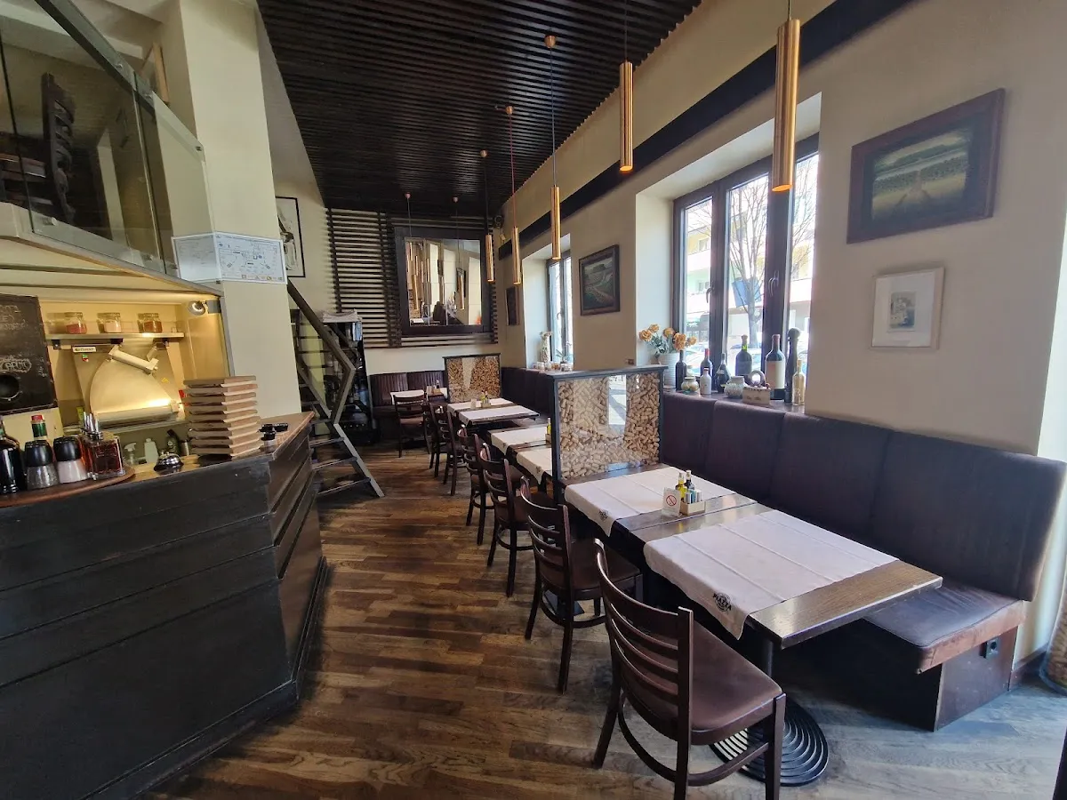 BookNoFees: Restoran – La Piazza – Belgrade – Meydan, fotoğraf 1